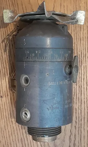Fuse 907E2 aerial bomb pistol